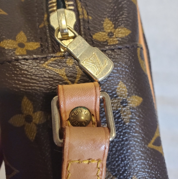 Authentic Louis Vuitton purse - Picture 7 of 15